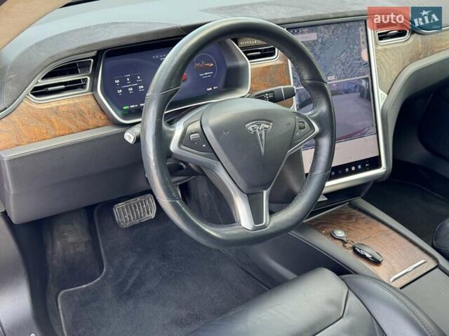 Красный Тесла Модель С, объемом двигателя 0 л и пробегом 100 тыс. км за 21500 $, фото 5 на Automoto.ua