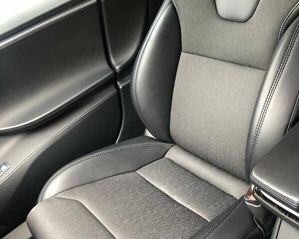 Красный Тесла Модель С, объемом двигателя 0 л и пробегом 130 тыс. км за 28999 $, фото 32 на Automoto.ua