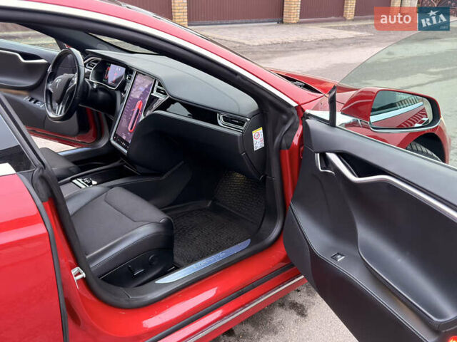 Красный Тесла Модель С, объемом двигателя 0 л и пробегом 204 тыс. км за 18300 $, фото 12 на Automoto.ua