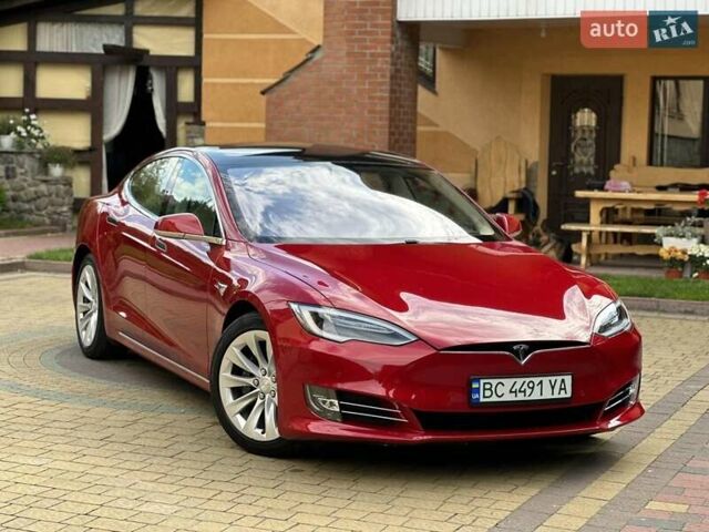 Красный Тесла Модель С, объемом двигателя 0 л и пробегом 56 тыс. км за 23500 $, фото 4 на Automoto.ua