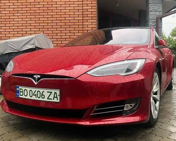 Красный Тесла Модель С, объемом двигателя 0 л и пробегом 130 тыс. км за 28999 $, фото 2 на Automoto.ua