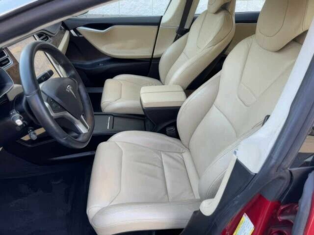 Красный Тесла Модель С, объемом двигателя 0 л и пробегом 58 тыс. км за 12000 $, фото 7 на Automoto.ua