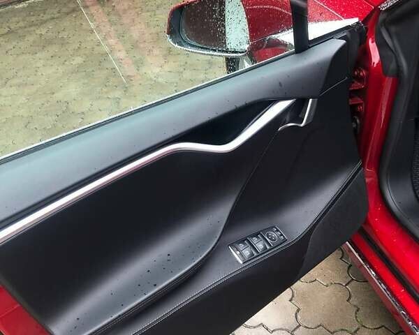 Красный Тесла Модель С, объемом двигателя 0 л и пробегом 130 тыс. км за 28999 $, фото 31 на Automoto.ua