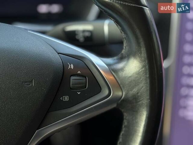 Червоний Тесла Модель С, об'ємом двигуна 0 л та пробігом 147 тис. км за 26500 $, фото 25 на Automoto.ua