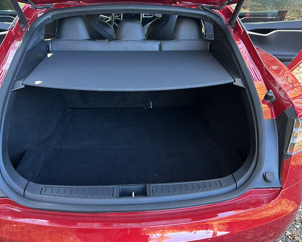 Красный Тесла Модель С, объемом двигателя 0 л и пробегом 94 тыс. км за 17900 $, фото 12 на Automoto.ua