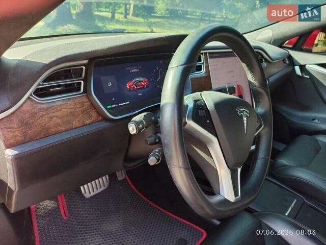 Красный Тесла Модель С, объемом двигателя 0 л и пробегом 63 тыс. км за 28000 $, фото 23 на Automoto.ua