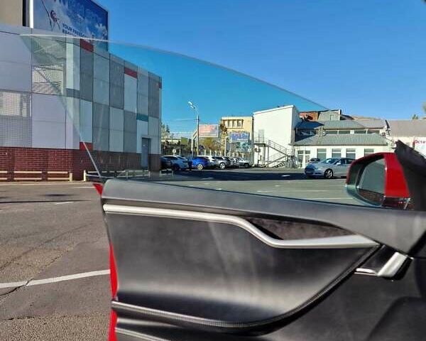 Красный Тесла Модель С, объемом двигателя 0 л и пробегом 134 тыс. км за 17500 $, фото 2 на Automoto.ua