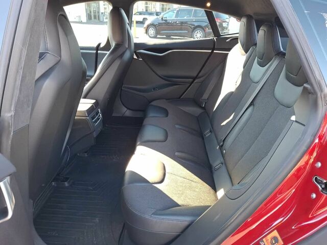 Красный Тесла Модель С, объемом двигателя 0 л и пробегом 67 тыс. км за 14000 $, фото 9 на Automoto.ua