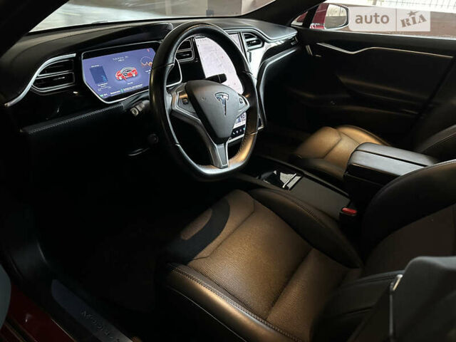 Красный Тесла Модель С, объемом двигателя 0 л и пробегом 89 тыс. км за 26900 $, фото 6 на Automoto.ua