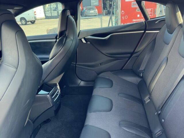 Красный Тесла Модель С, объемом двигателя 0 л и пробегом 183 тыс. км за 15450 $, фото 8 на Automoto.ua