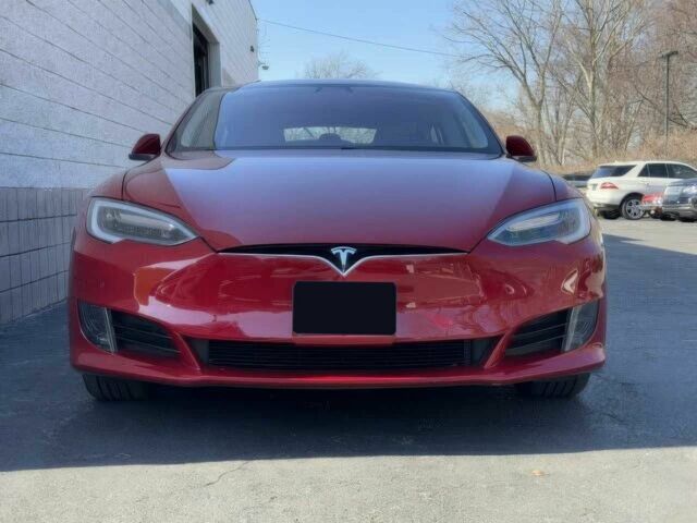 Красный Тесла Модель С, объемом двигателя 0 л и пробегом 58 тыс. км за 12000 $, фото 1 на Automoto.ua