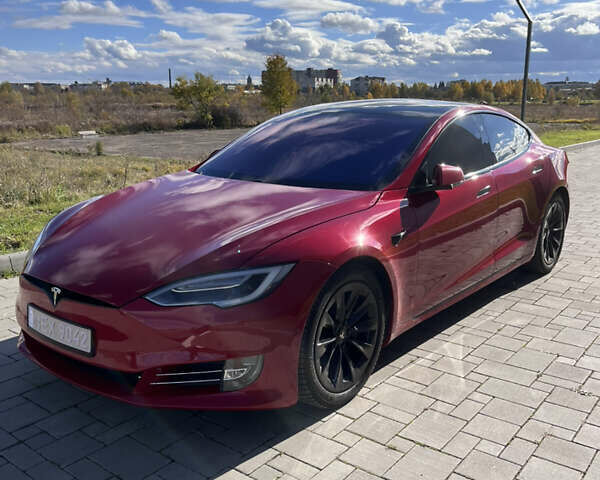 Красный Тесла Модель С, объемом двигателя 0 л и пробегом 134 тыс. км за 20000 $, фото 1 на Automoto.ua