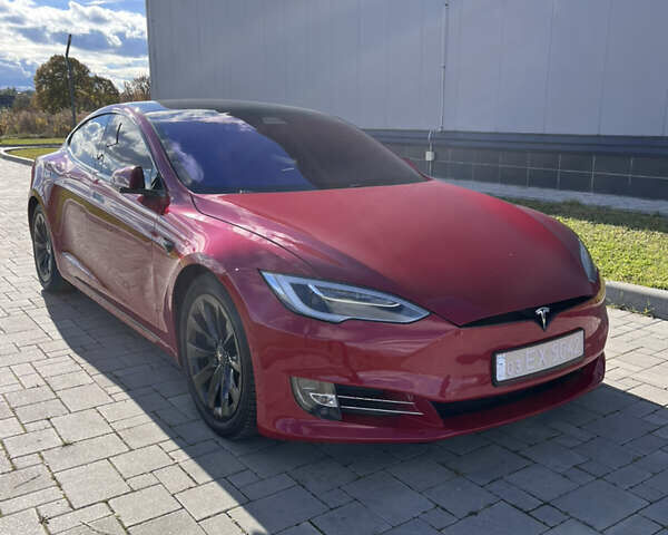 Красный Тесла Модель С, объемом двигателя 0 л и пробегом 134 тыс. км за 20000 $, фото 2 на Automoto.ua