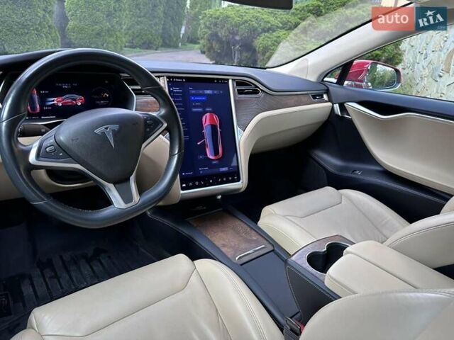 Красный Тесла Модель С, объемом двигателя 0 л и пробегом 56 тыс. км за 23500 $, фото 6 на Automoto.ua