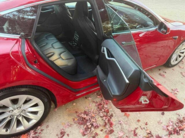 Червоний Тесла Модель С, об'ємом двигуна 0 л та пробігом 70 тис. км за 5900 $, фото 10 на Automoto.ua