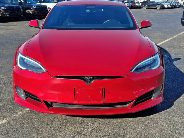 Красный Тесла Модель С, объемом двигателя 0 л и пробегом 67 тыс. км за 14000 $, фото 1 на Automoto.ua
