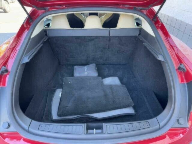 Красный Тесла Модель С, объемом двигателя 0 л и пробегом 58 тыс. км за 12000 $, фото 13 на Automoto.ua