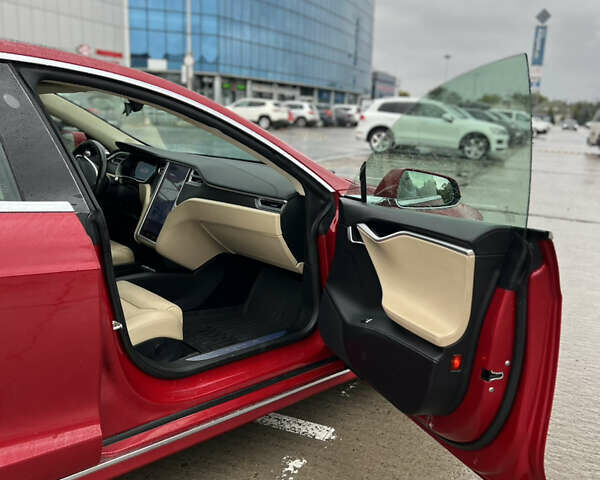 Червоний Тесла Модель С, об'ємом двигуна 0 л та пробігом 125 тис. км за 16800 $, фото 10 на Automoto.ua