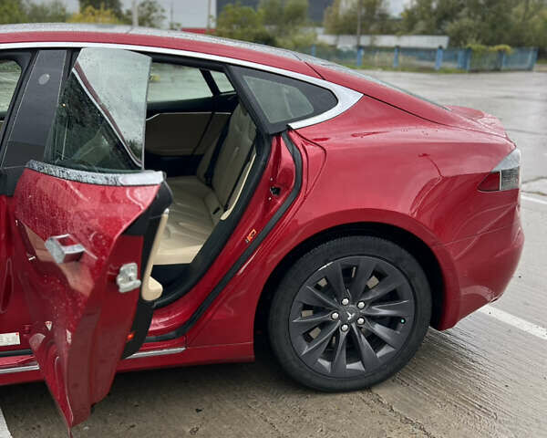 Червоний Тесла Модель С, об'ємом двигуна 0 л та пробігом 125 тис. км за 16800 $, фото 23 на Automoto.ua
