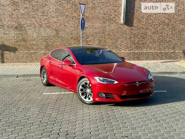 Червоний Тесла Модель С, об'ємом двигуна 0 л та пробігом 99 тис. км за 25999 $, фото 7 на Automoto.ua
