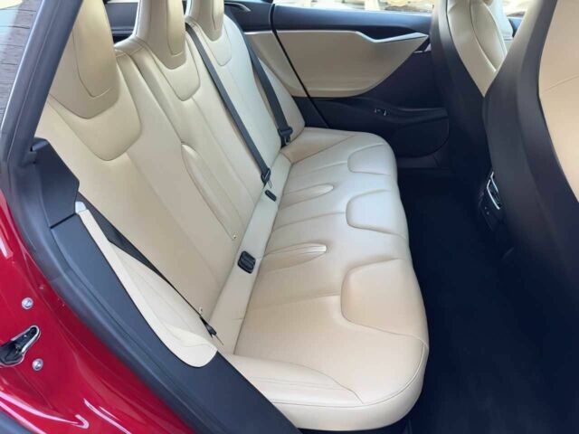 Червоний Тесла Модель С, об'ємом двигуна 0 л та пробігом 63 тис. км за 5900 $, фото 10 на Automoto.ua