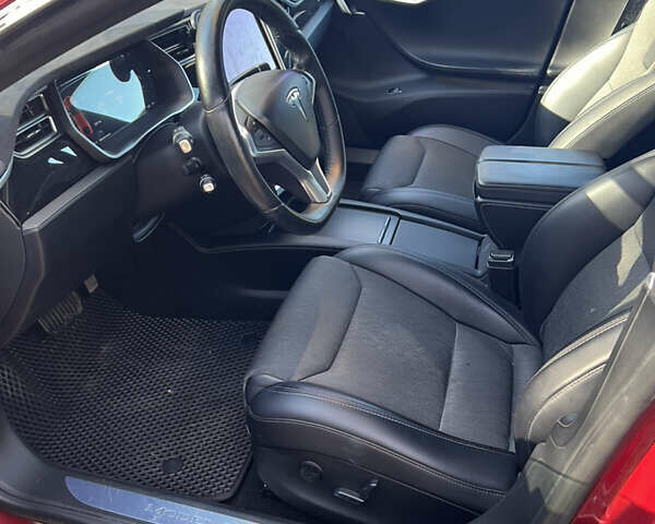 Красный Тесла Модель С, объемом двигателя 0 л и пробегом 94 тыс. км за 17900 $, фото 8 на Automoto.ua