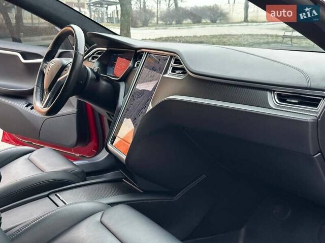 Красный Тесла Модель С, объемом двигателя 0 л и пробегом 163 тыс. км за 22000 $, фото 19 на Automoto.ua