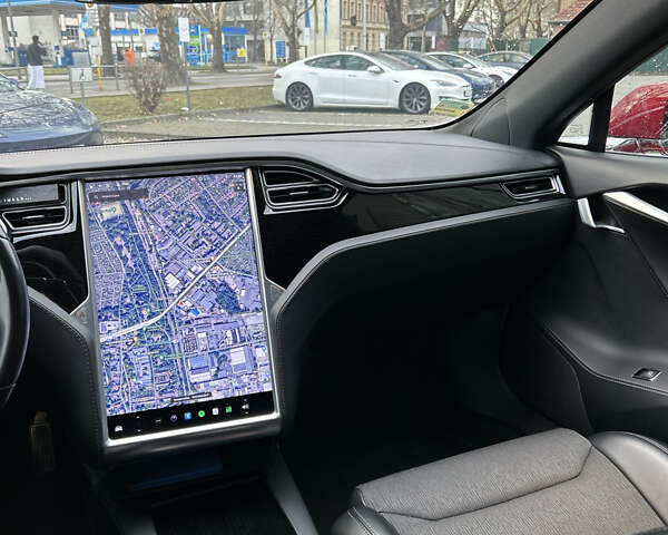 Красный Тесла Модель С, объемом двигателя 0 л и пробегом 115 тыс. км за 18999 $, фото 10 на Automoto.ua