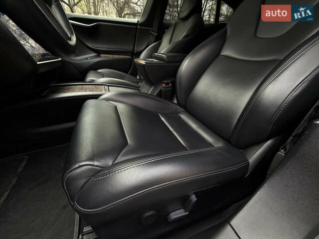 Красный Тесла Модель С, объемом двигателя 0 л и пробегом 120 тыс. км за 18900 $, фото 21 на Automoto.ua