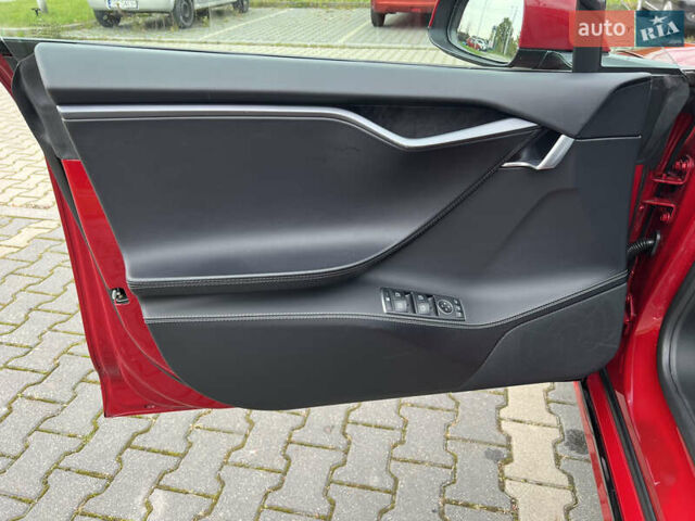 Красный Тесла Модель С, объемом двигателя 0 л и пробегом 98 тыс. км за 29000 $, фото 16 на Automoto.ua