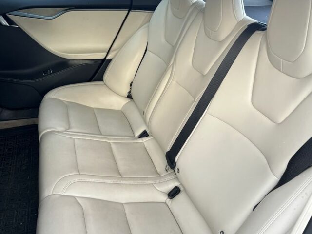 Красный Тесла Модель С, объемом двигателя 0 л и пробегом 253 тыс. км за 14900 $, фото 10 на Automoto.ua