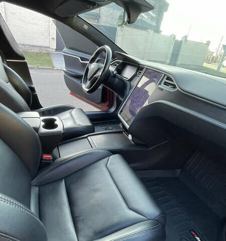 Красный Тесла Модель С, объемом двигателя 0 л и пробегом 232 тыс. км за 15900 $, фото 10 на Automoto.ua