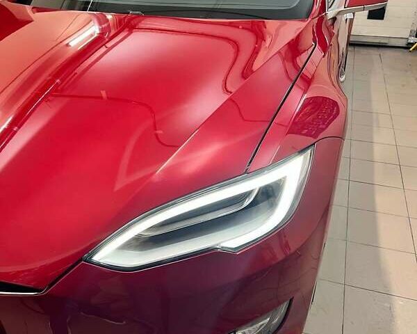 Красный Тесла Модель С, объемом двигателя 0 л и пробегом 117 тыс. км за 20999 $, фото 4 на Automoto.ua