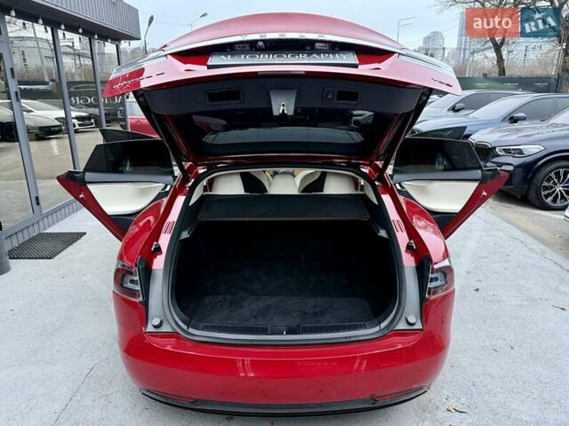 Красный Тесла Модель С, объемом двигателя 0 л и пробегом 79 тыс. км за 17900 $, фото 44 на Automoto.ua