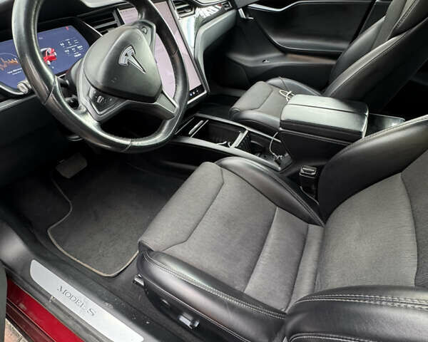 Тесла Модель С 2018 в Киеве на Automoto.ua Красный Тесла Модель С, объемом двигателя 0 л и пробегом 138 тыс. км за 18999 $, фото 25 на Automoto.ua
