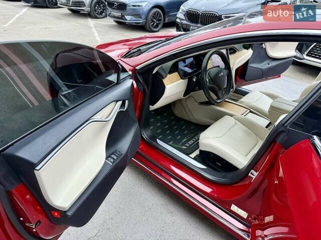 Красный Тесла Модель С, объемом двигателя 0 л и пробегом 79 тыс. км за 17900 $, фото 25 на Automoto.ua