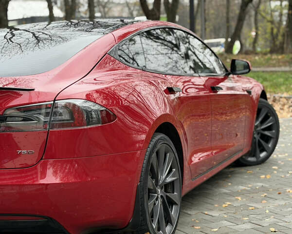 Красный Тесла Модель С, объемом двигателя 0 л и пробегом 120 тыс. км за 18900 $, фото 14 на Automoto.ua