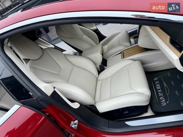 Красный Тесла Модель С, объемом двигателя 0 л и пробегом 79 тыс. км за 17900 $, фото 41 на Automoto.ua