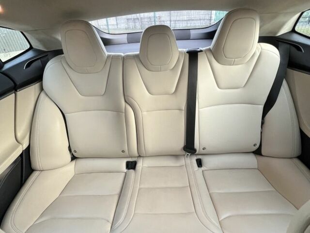 Красный Тесла Модель С, объемом двигателя 0 л и пробегом 253 тыс. км за 14900 $, фото 12 на Automoto.ua