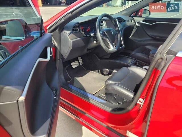 Червоний Тесла Модель С, об'ємом двигуна 0 л та пробігом 92 тис. км за 32999 $, фото 10 на Automoto.ua