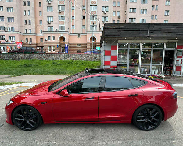 Красный Тесла Модель С, объемом двигателя 0 л и пробегом 92 тыс. км за 28500 $, фото 2 на Automoto.ua