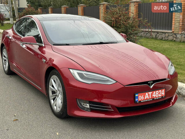 Тесла Модель С 2018 в Киеве на Automoto.ua Красный Тесла Модель С, объемом двигателя 0 л и пробегом 138 тыс. км за 18999 $, фото 6 на Automoto.ua