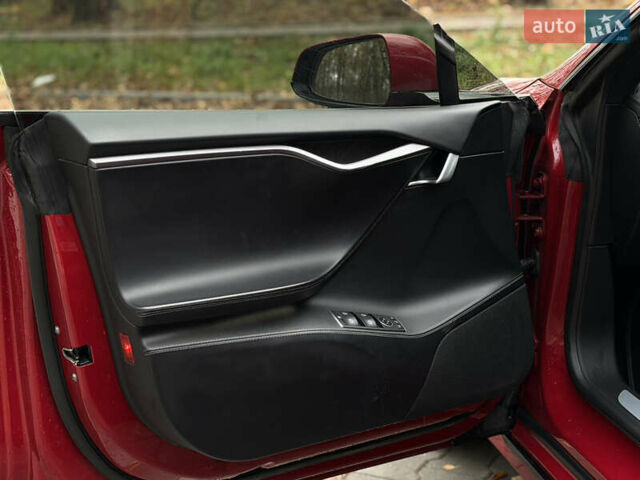 Красный Тесла Модель С, объемом двигателя 0 л и пробегом 120 тыс. км за 18900 $, фото 18 на Automoto.ua