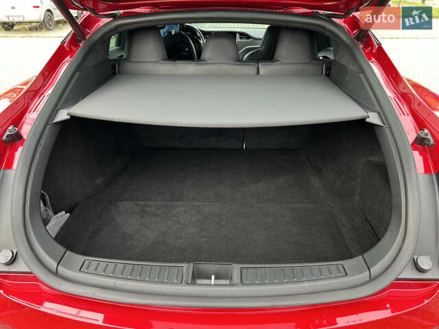 Красный Тесла Модель С, объемом двигателя 0 л и пробегом 98 тыс. км за 29000 $, фото 18 на Automoto.ua