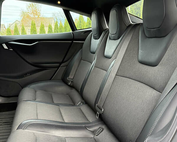 Красный Тесла Модель С, объемом двигателя 0 л и пробегом 114 тыс. км за 21500 $, фото 6 на Automoto.ua