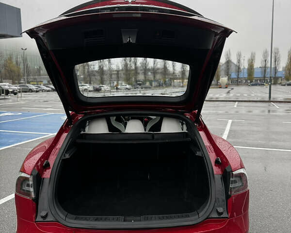 Червоний Тесла Модель С, об'ємом двигуна 0 л та пробігом 116 тис. км за 29999 $, фото 25 на Automoto.ua