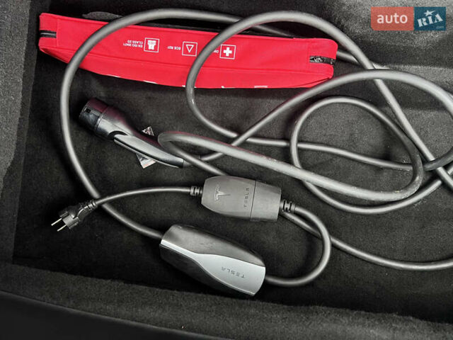 Красный Тесла Модель С, объемом двигателя 0 л и пробегом 78 тыс. км за 27000 $, фото 17 на Automoto.ua