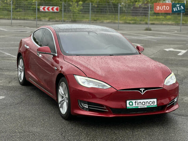 Красный Тесла Модель С, объемом двигателя 0 л и пробегом 78 тыс. км за 27000 $, фото 4 на Automoto.ua