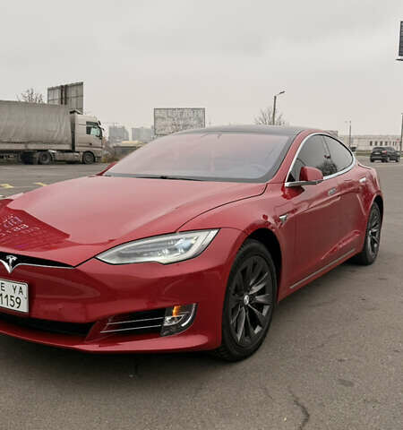 Красный Тесла Модель С, объемом двигателя 0 л и пробегом 175 тыс. км за 27000 $, фото 1 на Automoto.ua