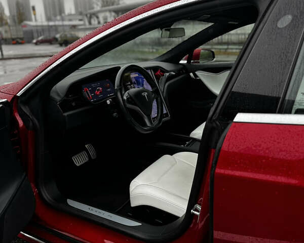 Червоний Тесла Модель С, об'ємом двигуна 0 л та пробігом 116 тис. км за 29999 $, фото 9 на Automoto.ua